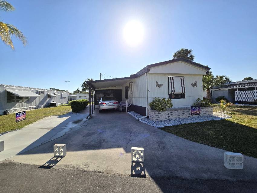 29 Lakeview Dr a Palmetto, FL Mobile or Manufactured Home for Sale