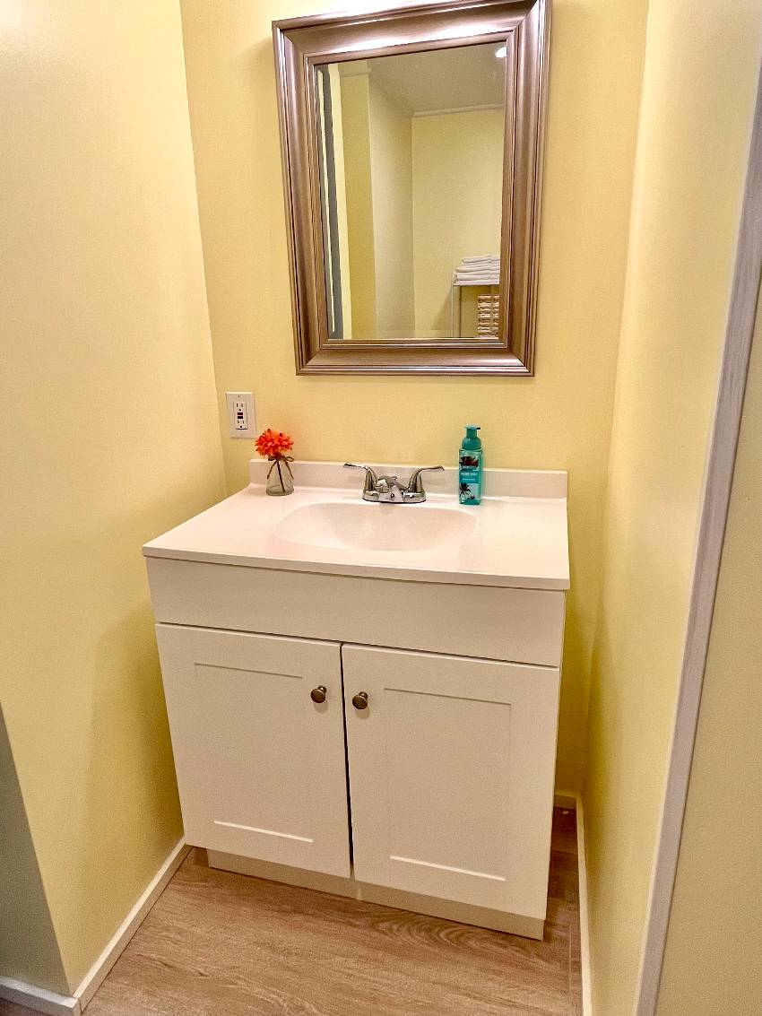 915 Bonaire a Venice, FL Mobile or Manufactured Home for Sale