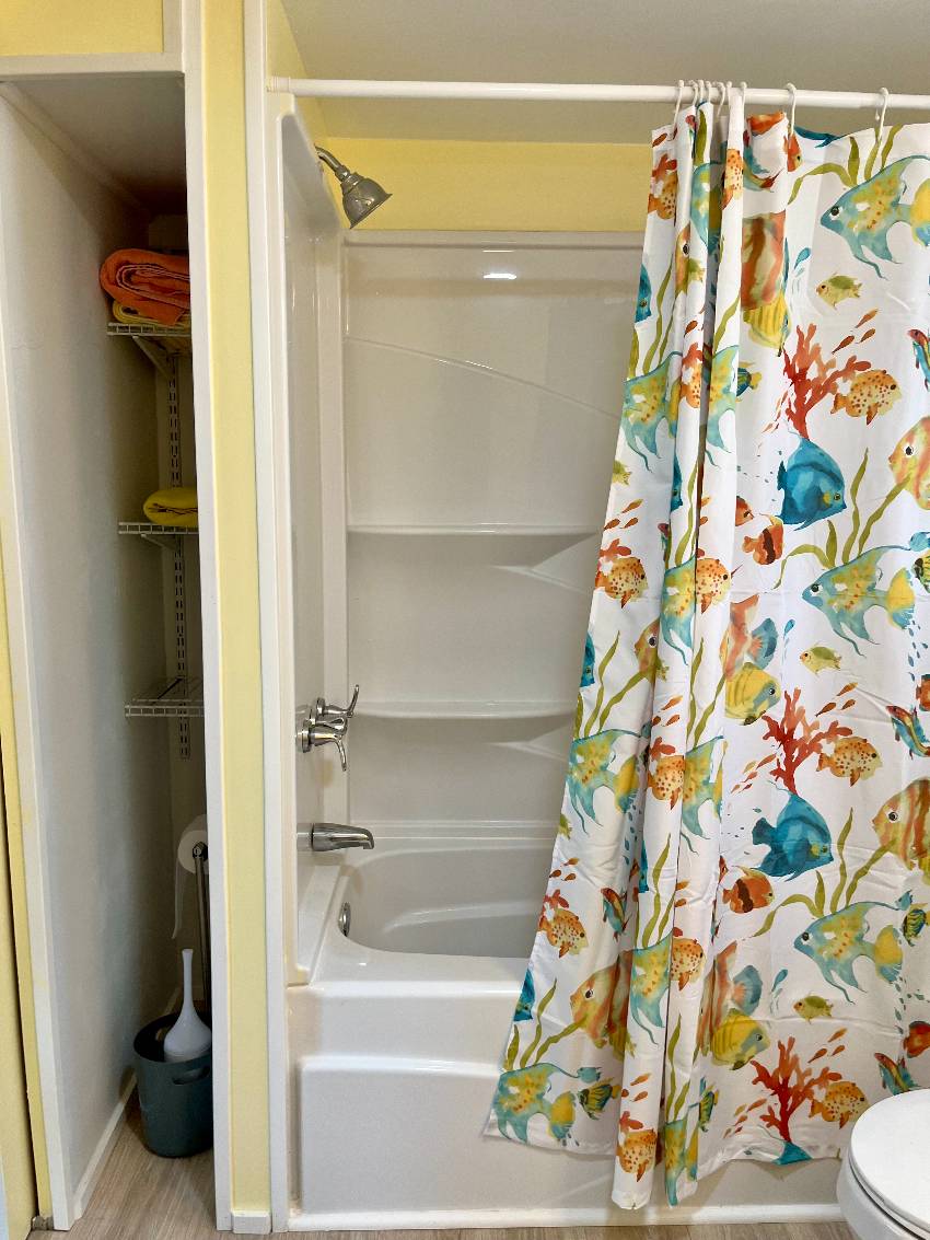 915 Bonaire a Venice, FL Mobile or Manufactured Home for Sale