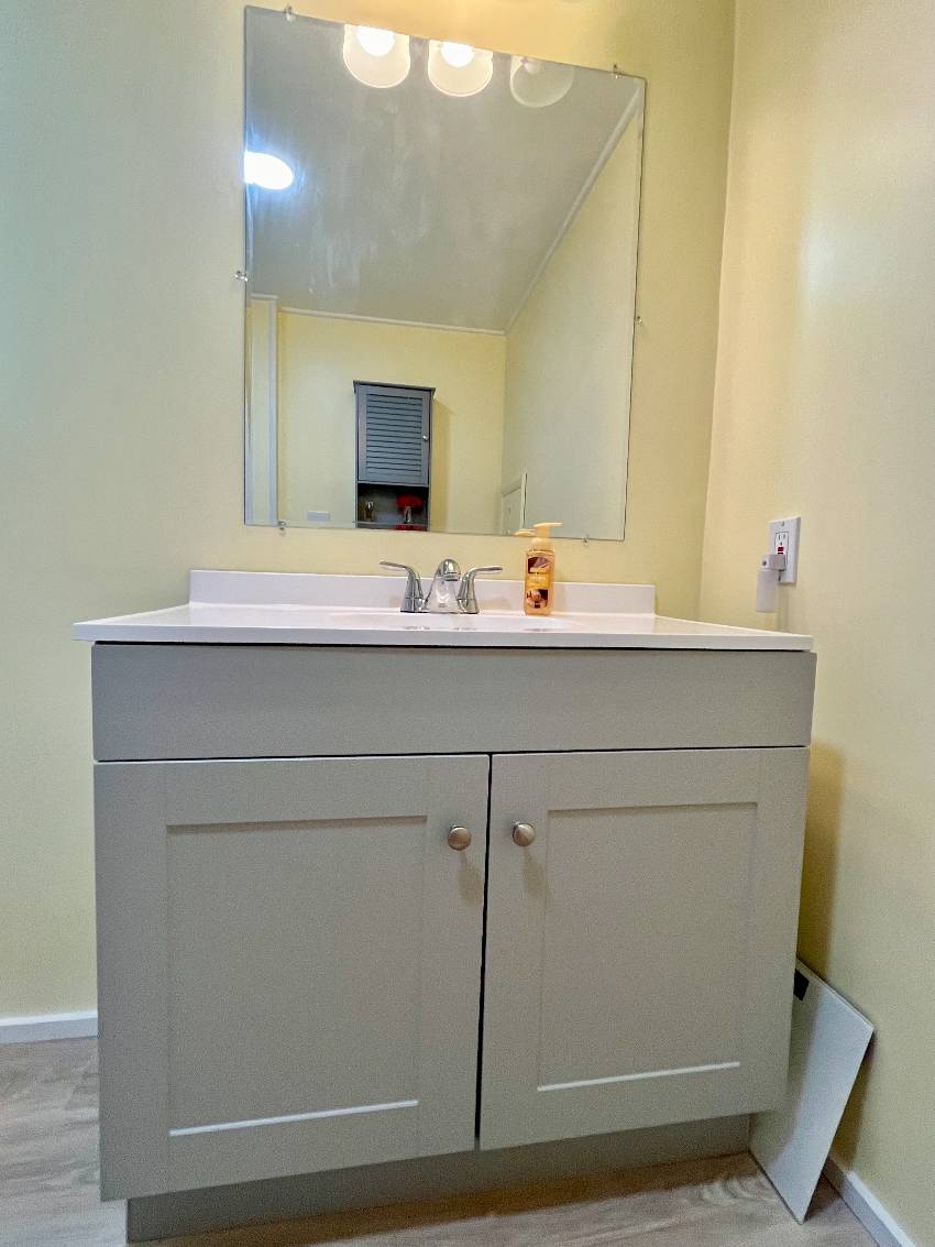 915 Bonaire a Venice, FL Mobile or Manufactured Home for Sale