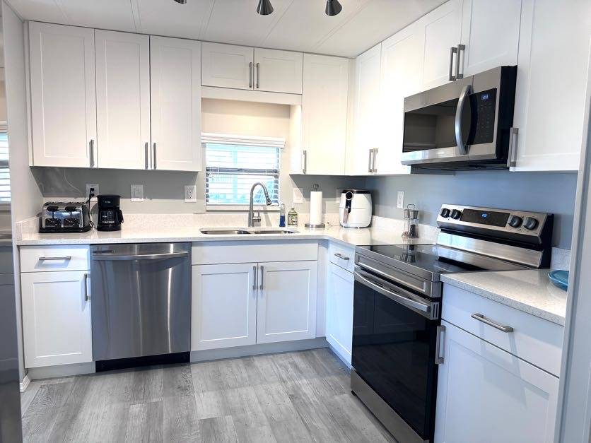 409 Peppertree Lane a Ellenton, FL Mobile or Manufactured Home for Sale