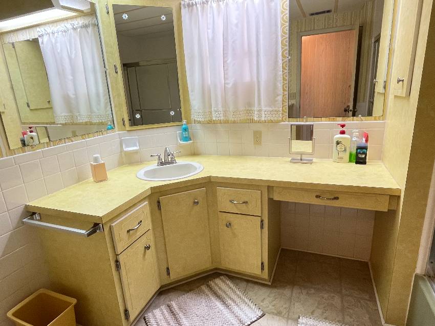 552 Montego Lane a Ellenton, FL Mobile or Manufactured Home for Sale