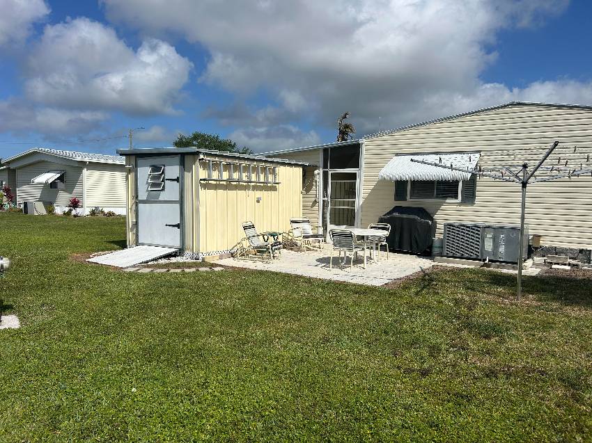 21 Imperial Ave a Palmetto, FL Mobile or Manufactured Home for Sale