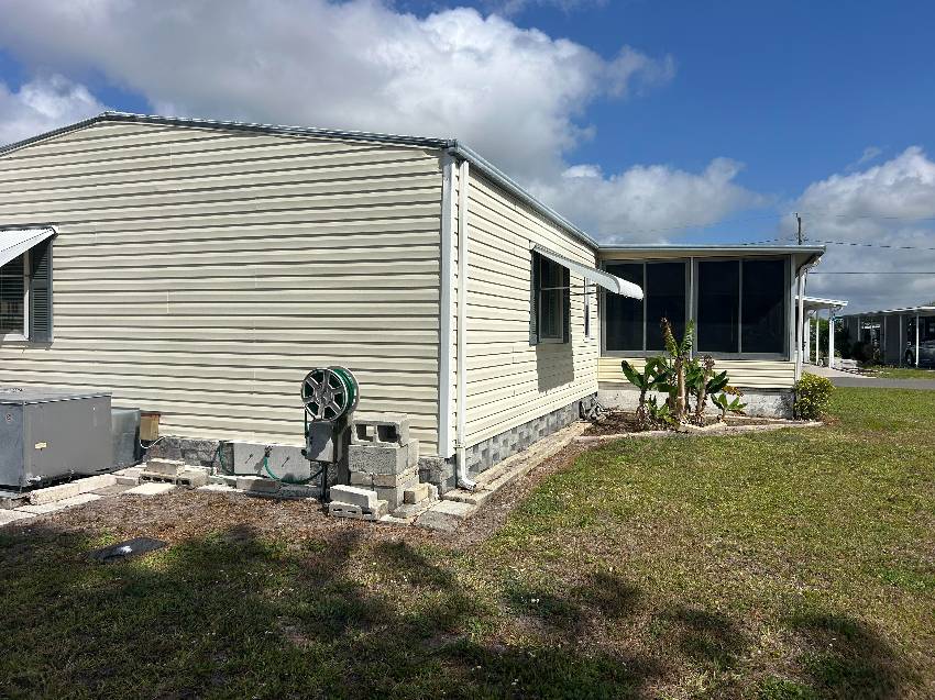 21 Imperial Ave a Palmetto, FL Mobile or Manufactured Home for Sale