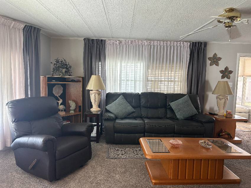 21 Imperial Ave a Palmetto, FL Mobile or Manufactured Home for Sale