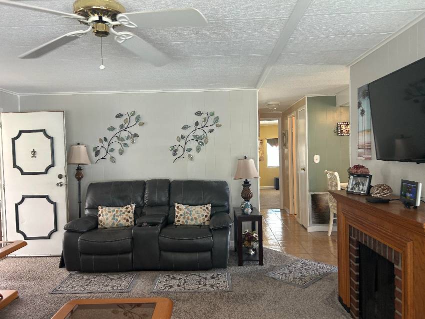 21 Imperial Ave a Palmetto, FL Mobile or Manufactured Home for Sale