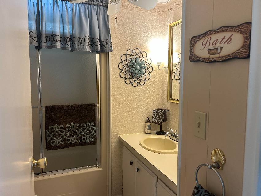 21 Imperial Ave a Palmetto, FL Mobile or Manufactured Home for Sale