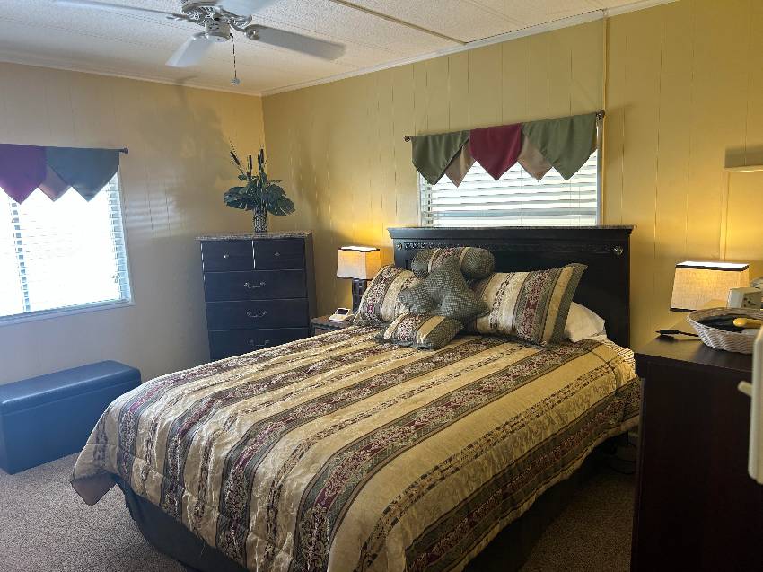 21 Imperial Ave a Palmetto, FL Mobile or Manufactured Home for Sale