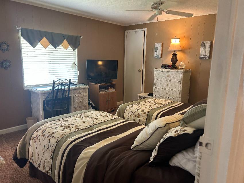 21 Imperial Ave a Palmetto, FL Mobile or Manufactured Home for Sale
