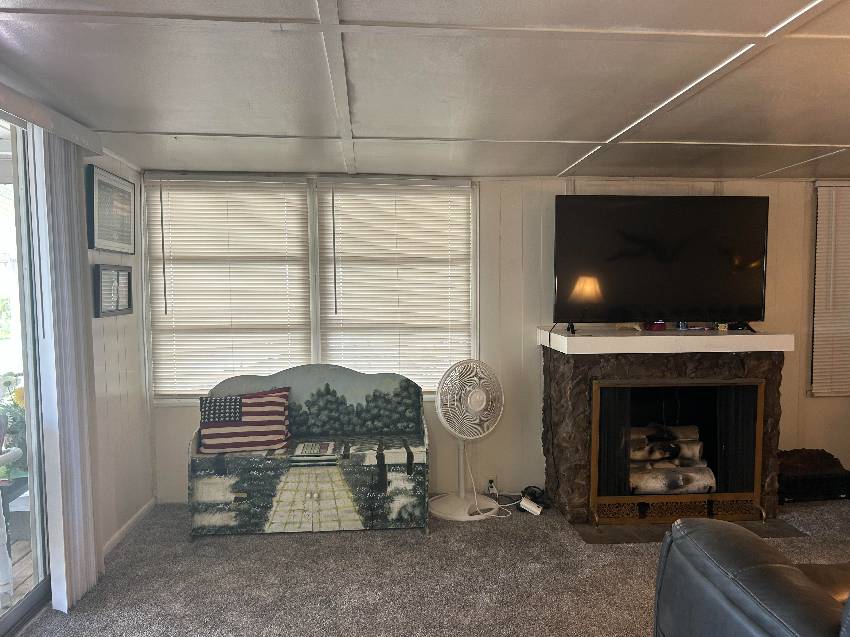 40 Imperial Ave a Palmetto, FL Mobile or Manufactured Home for Sale