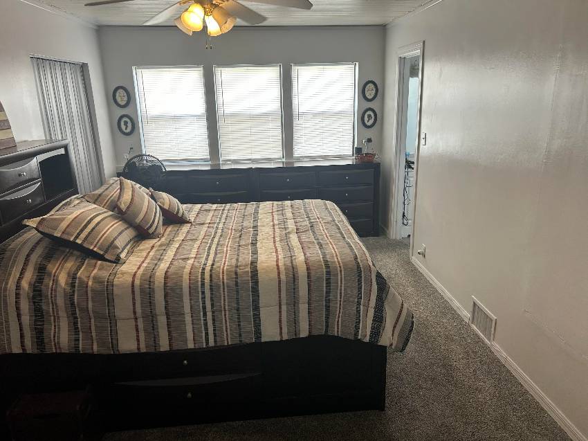 40 Imperial Ave a Palmetto, FL Mobile or Manufactured Home for Sale