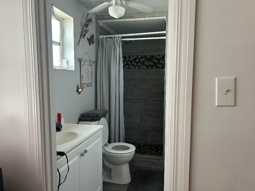 40 Imperial Ave a Palmetto, FL Mobile or Manufactured Home for Sale