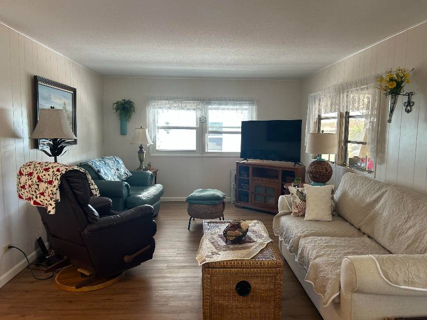 40 Kingsport Ave a Palmetto, FL Mobile or Manufactured Home for Sale