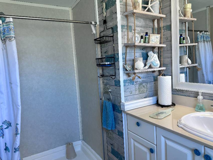 7520 Westwood Dr a Ellenton, FL Mobile or Manufactured Home for Sale