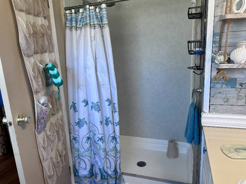 7520 Westwood Dr a Ellenton, FL Mobile or Manufactured Home for Sale