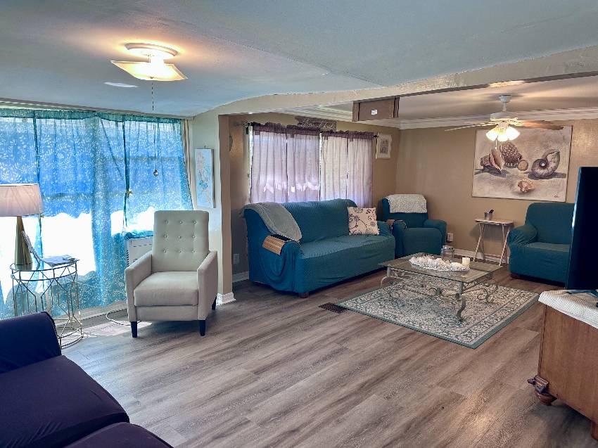 7520 Westwood Dr a Ellenton, FL Mobile or Manufactured Home for Sale