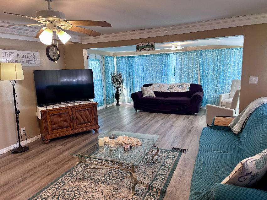 7520 Westwood Dr a Ellenton, FL Mobile or Manufactured Home for Sale