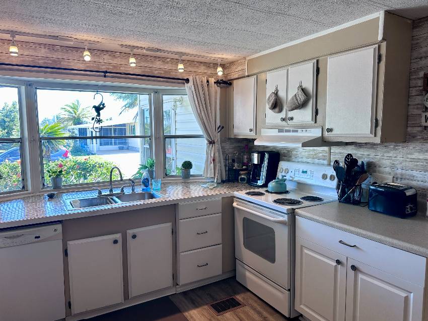 7520 Westwood Dr a Ellenton, FL Mobile or Manufactured Home for Sale