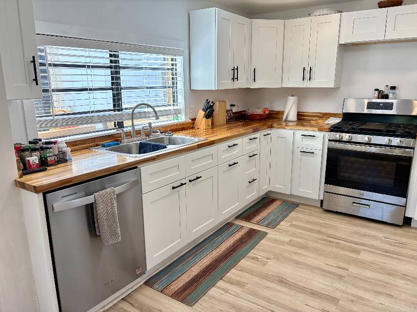 1300 N River Road, Lot R26 a Venice, FL Mobile or Manufactured Home for Sale