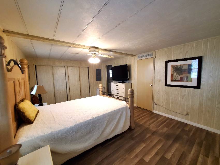 Ellenton, FL Mobile Home for Sale at 517 Edgewater Dr Ellenton, FL