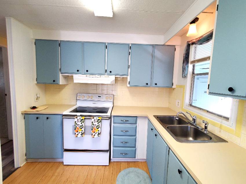 Ellenton, FL Mobile Home for Sale at 199 Poinciana Dr Ellenton, FL