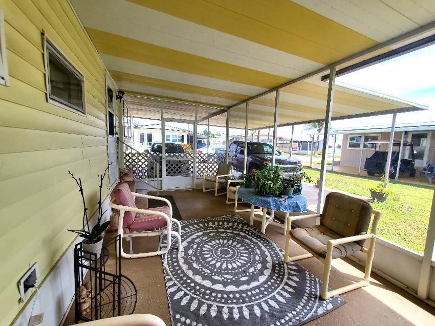 Palmetto, FL Mobile Home for Sale at 11 Kingsport Ave Palmetto, FL