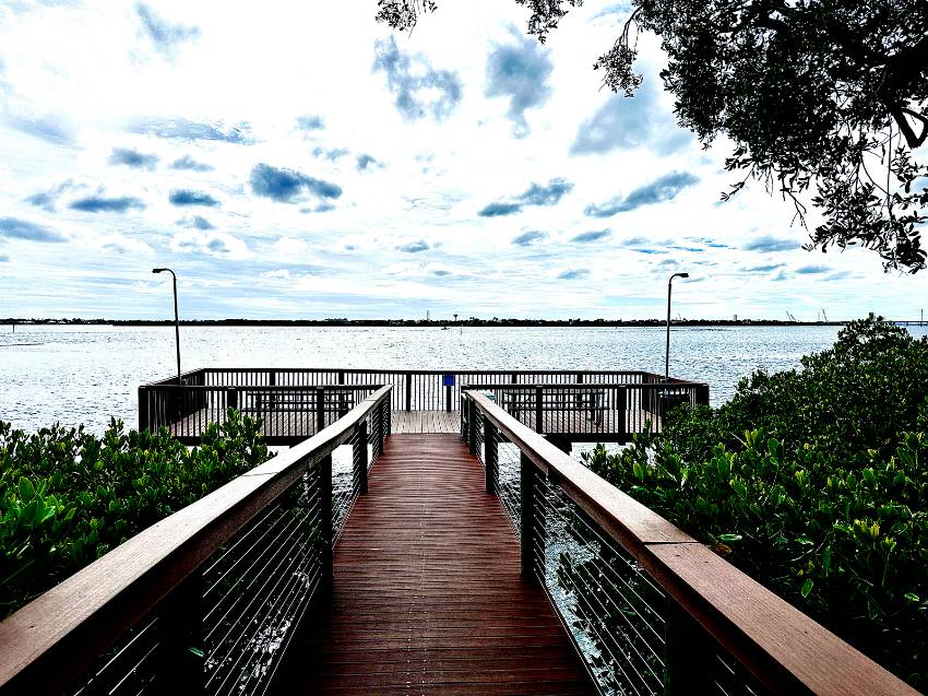 562 Bayshore Dr a Ellenton, FL Mobile or Manufactured Home for Sale