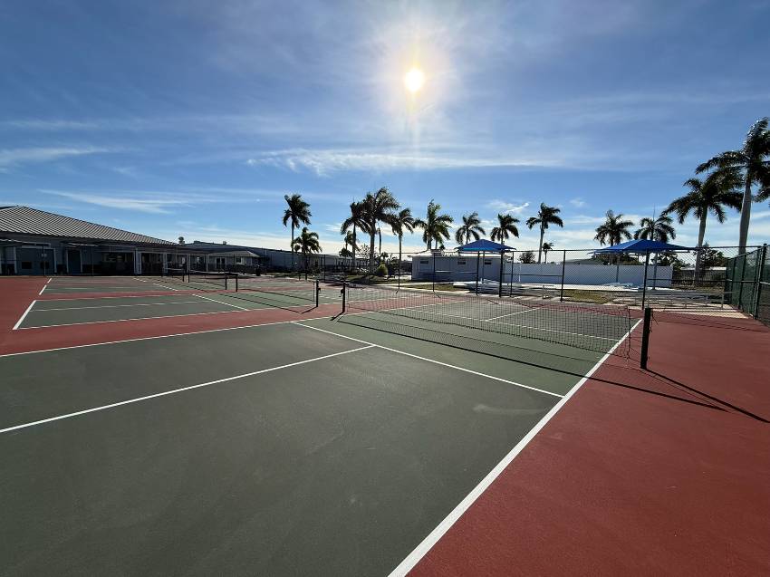 562 Bayshore Dr a Ellenton, FL Mobile or Manufactured Home for Sale