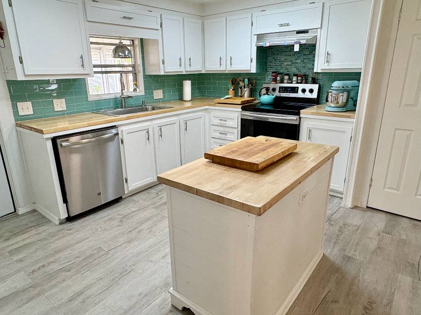 966 Sand Cay E a Venice, FL Mobile or Manufactured Home for Sale