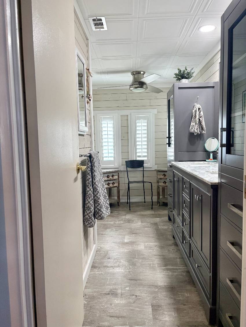 1239 N Indies Circle a Venice, FL Mobile or Manufactured Home for Sale