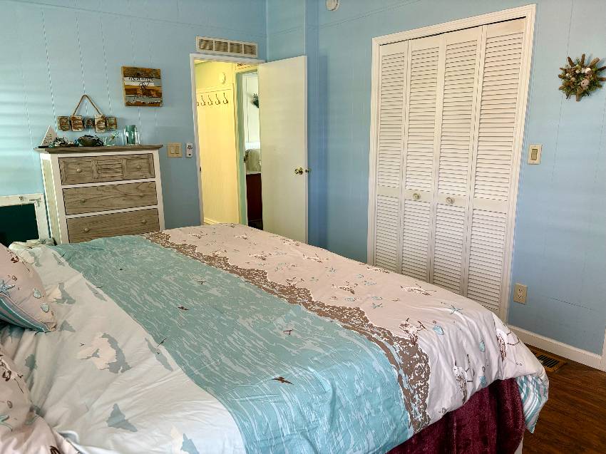 1239 N Indies Circle a Venice, FL Mobile or Manufactured Home for Sale