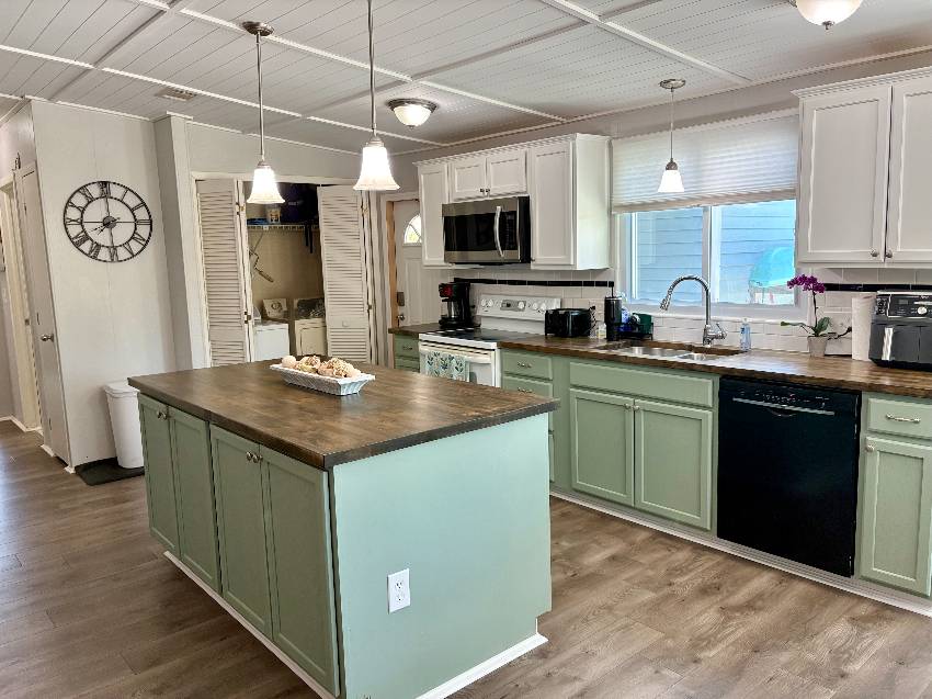 1250 N Indies Circle a Venice, FL Mobile or Manufactured Home for Sale