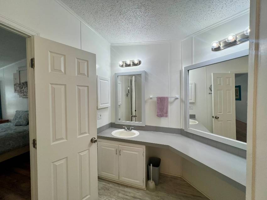 9814 Sucia Circle a Parrish, FL Mobile or Manufactured Home for Sale