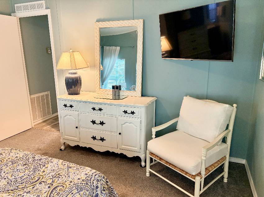 1286 S Indies Circle a Venice, FL Mobile or Manufactured Home for Sale