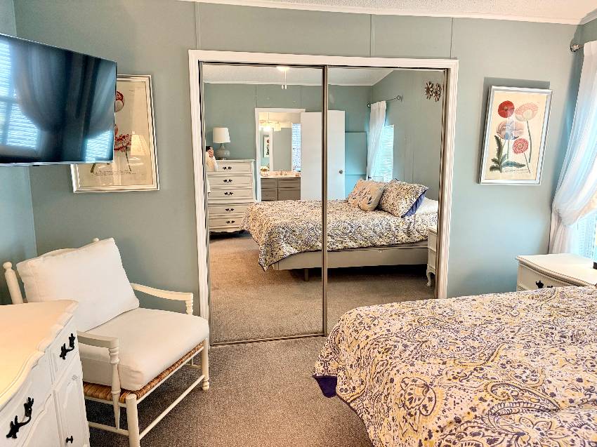 1286 S Indies Circle a Venice, FL Mobile or Manufactured Home for Sale